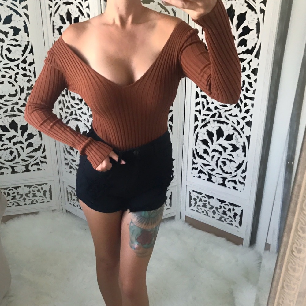 LAST 1️⃣ SAVANNAH Off Shoulder Ribbed Bodysuit - Picture 3 of 4